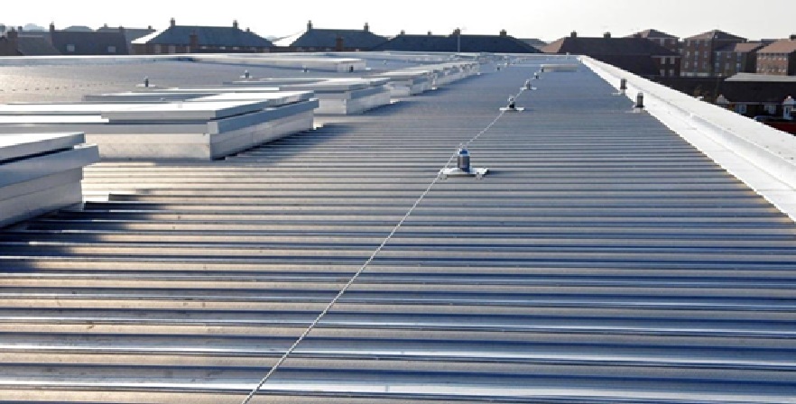The Latest Trends Commercial Roofing Contractors Are Using in 2025