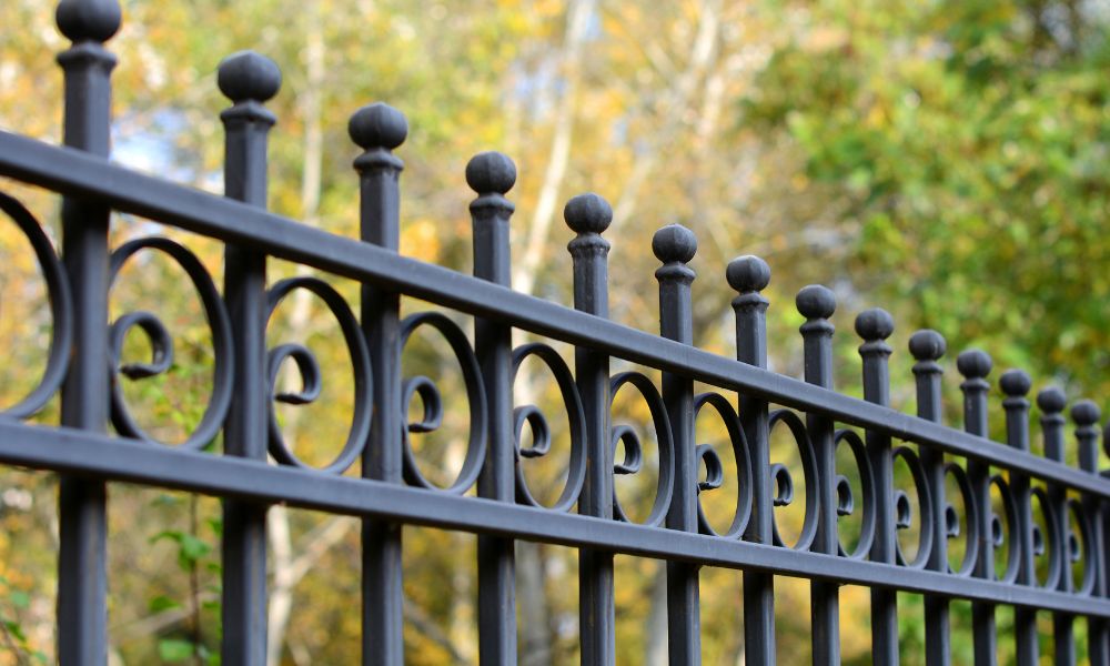 Planning Durable Iron Fences For Homes And Yards In Spring, Texas Guide