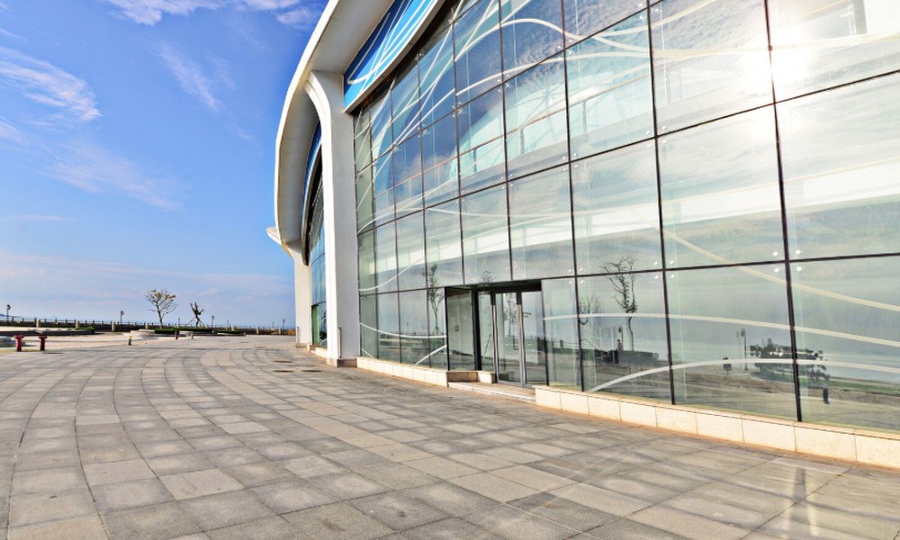 Here’s How to Choose the Right Glass Shop Drawing Expert for Your Storefront